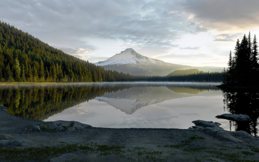 Lake in the mountains Desktop Wallpaper